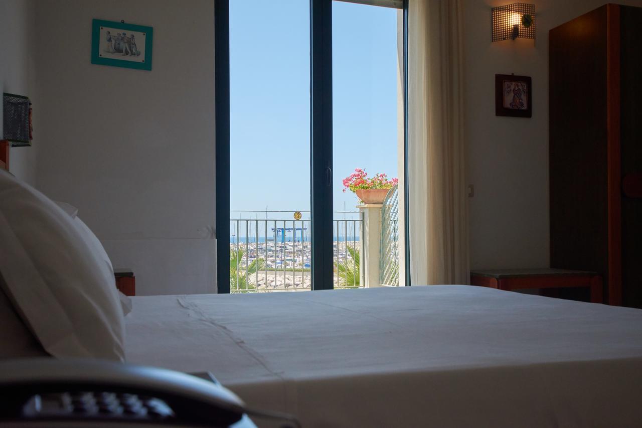 Deluxe Double or Twin Room with Side Sea View