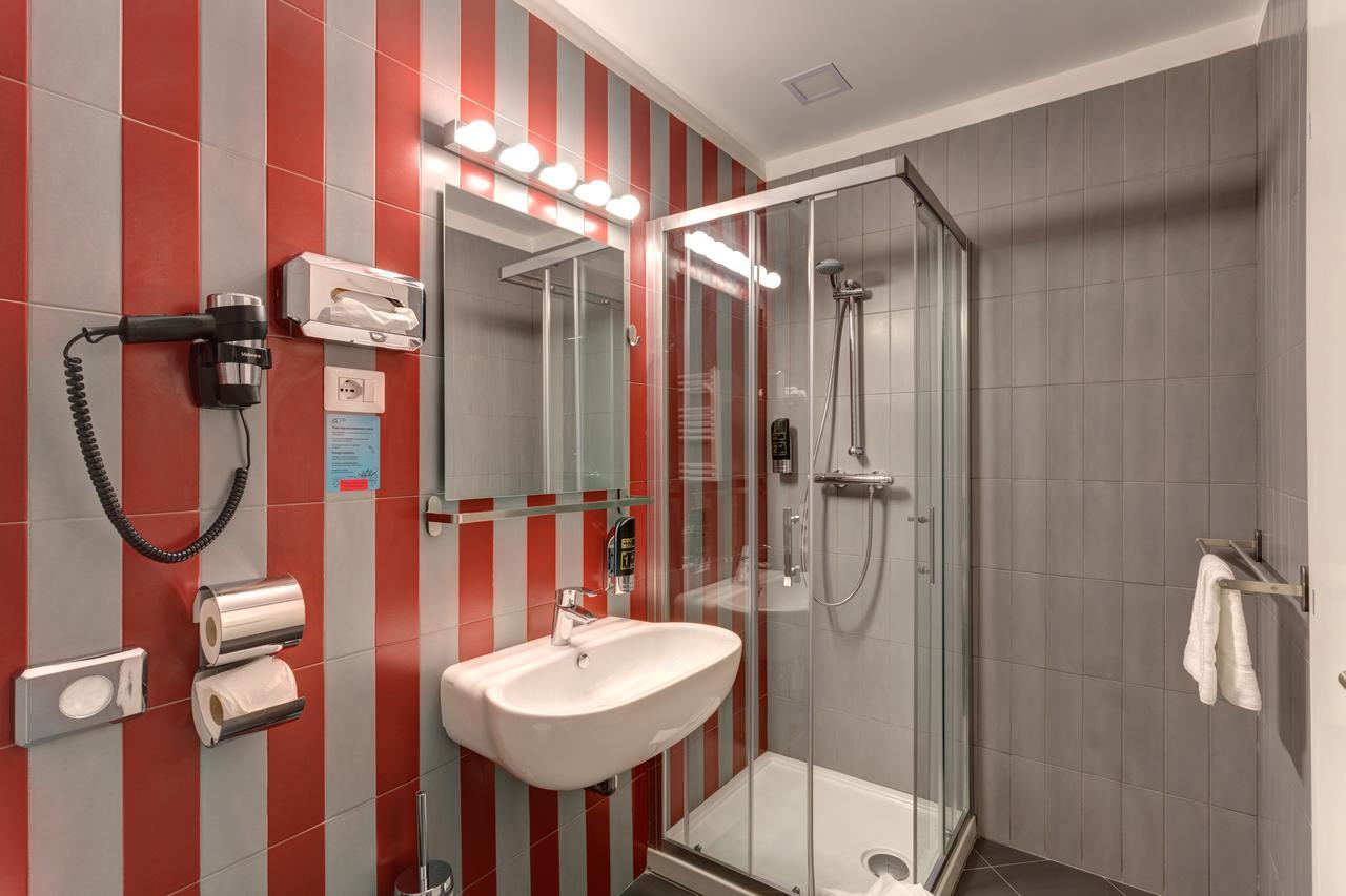 Triple Room,664197675:JPEG