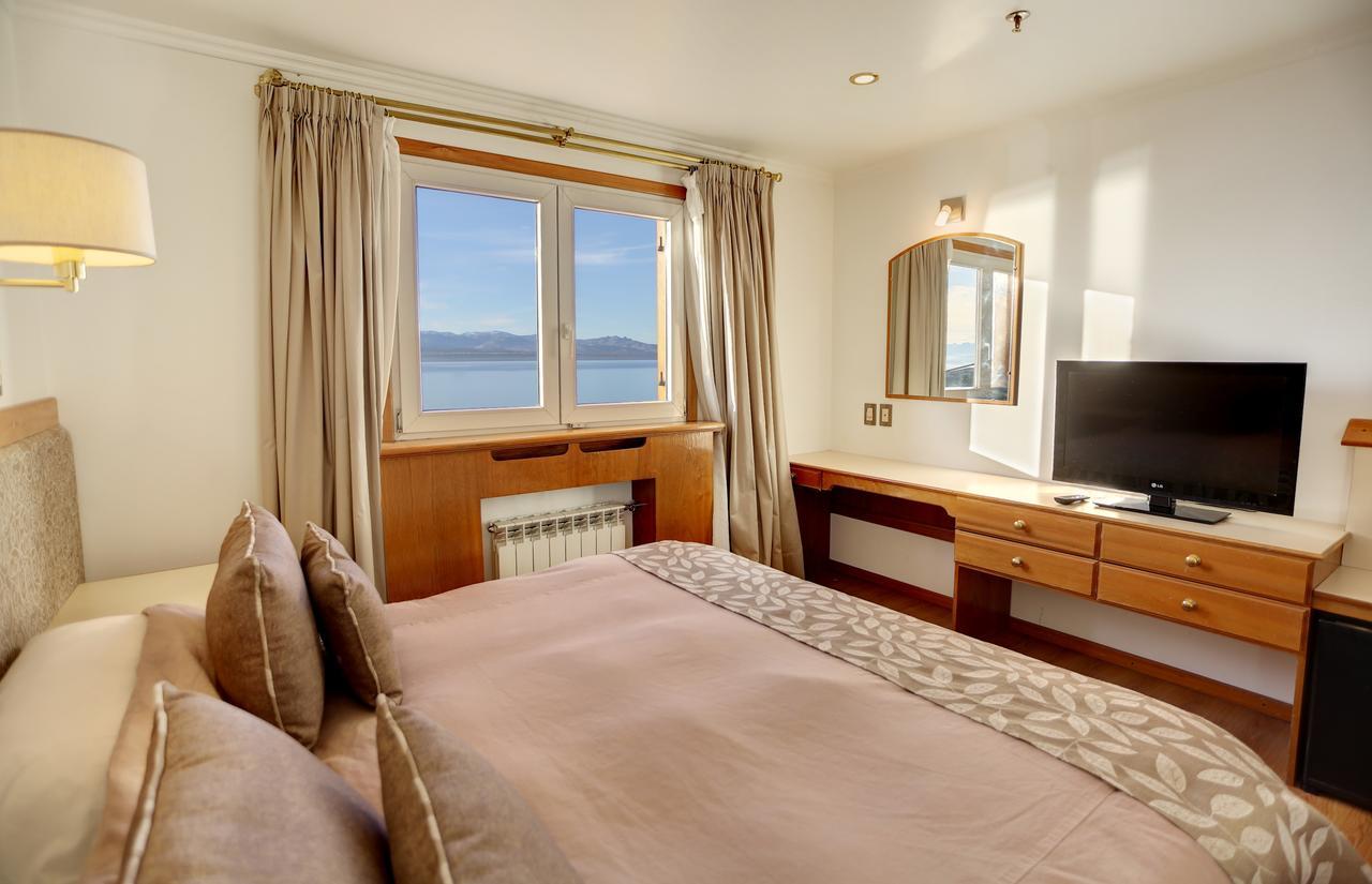 Quarto com 1 Cama de Casal ou 2 de Solteiro e Vista do Lago