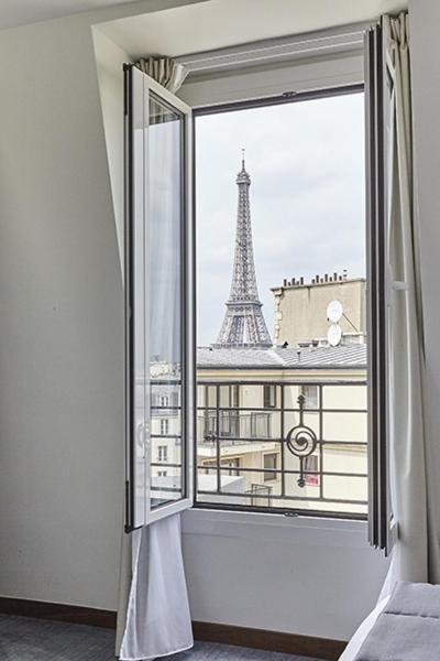 Superior Double Room with view on the Eiffel Tower,678227217:JPEG