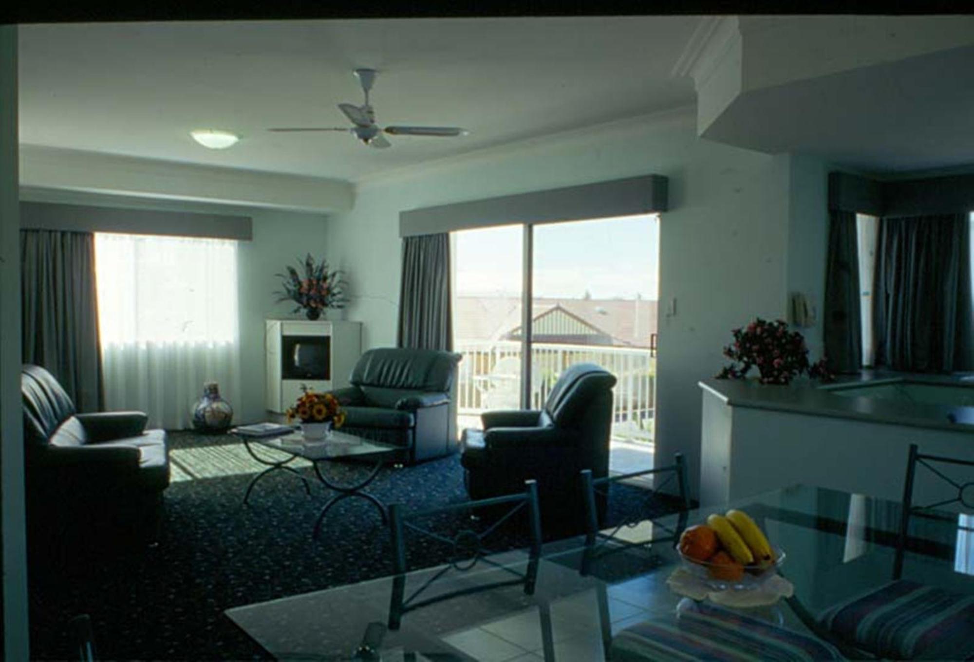 Executive Suite,680702040:JPEG