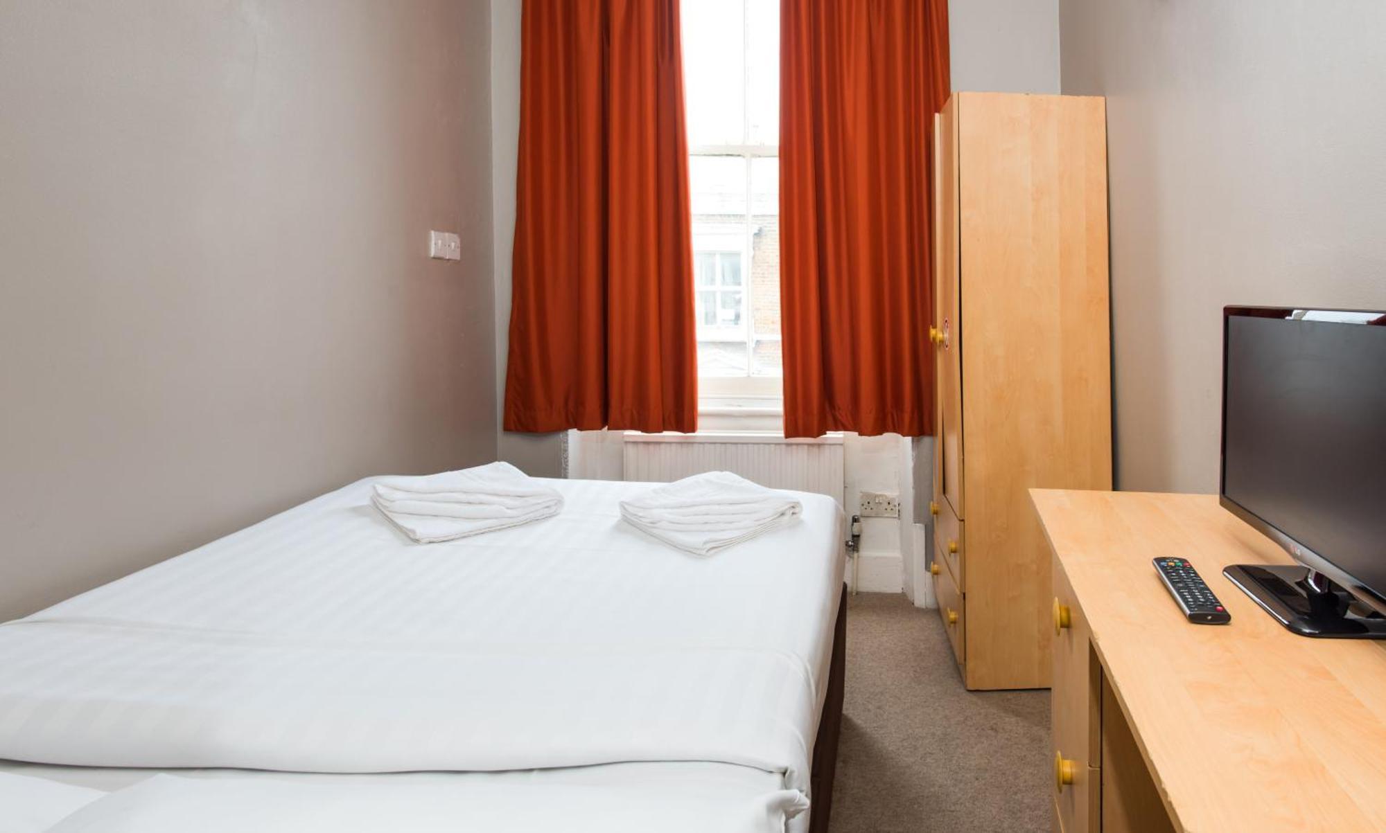 Chambre Double avec Douche et Toilettes Communes