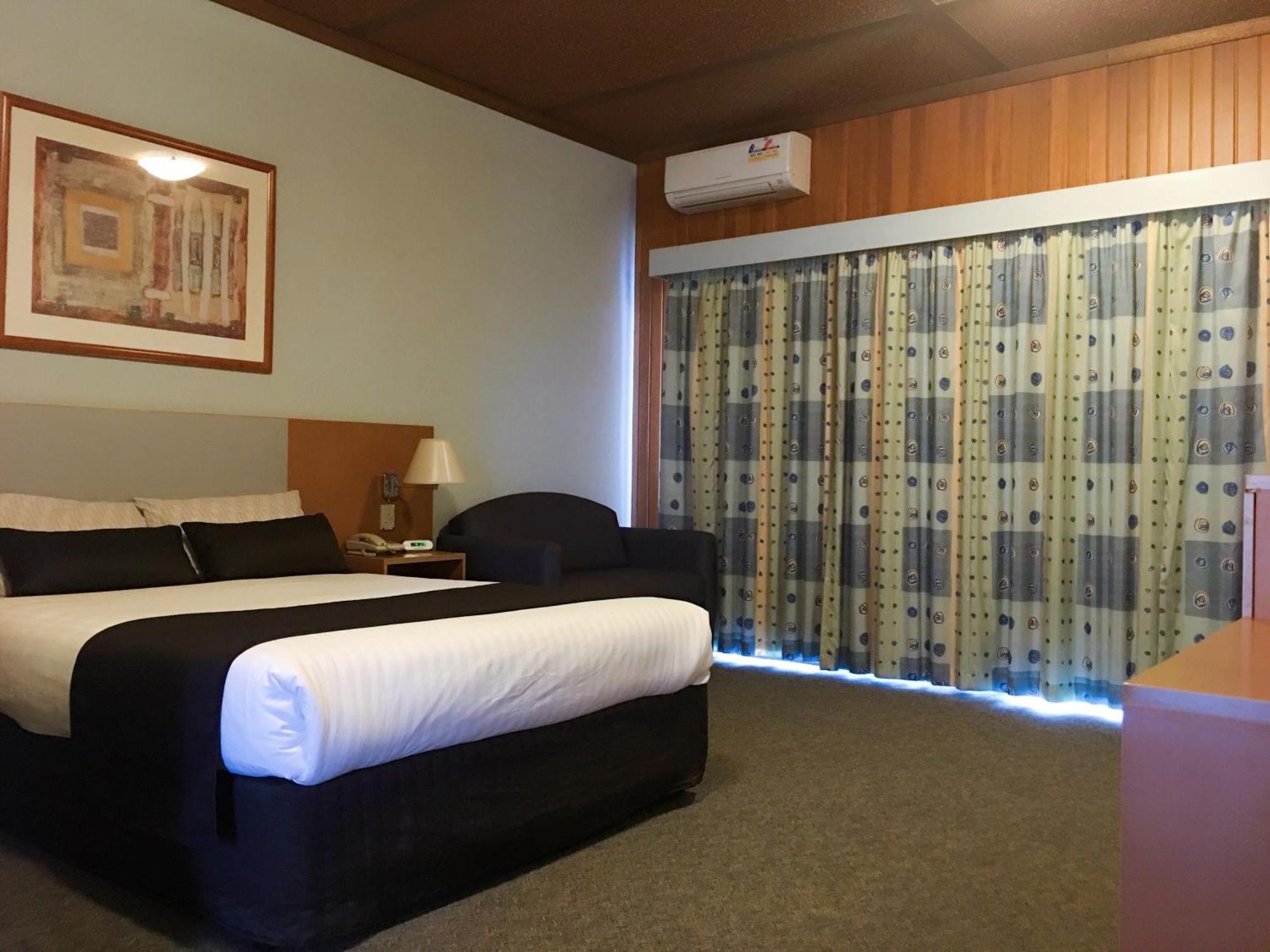 Queen Room - Aboveground,797990712:JPEG