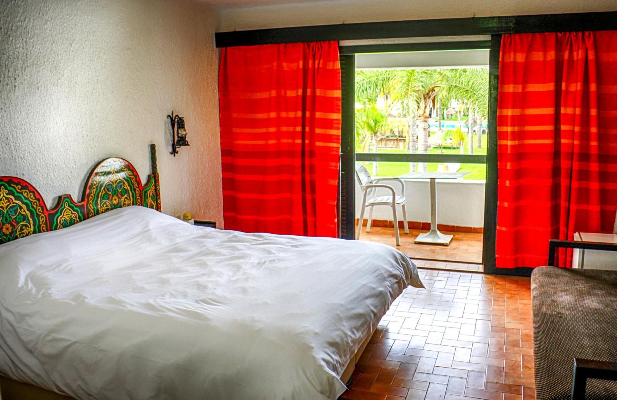 Chambre Double - Vue sur Piscine