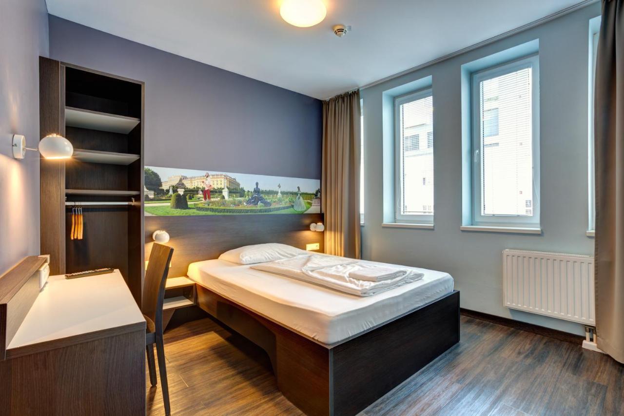 Single Room,742904764:JPEG