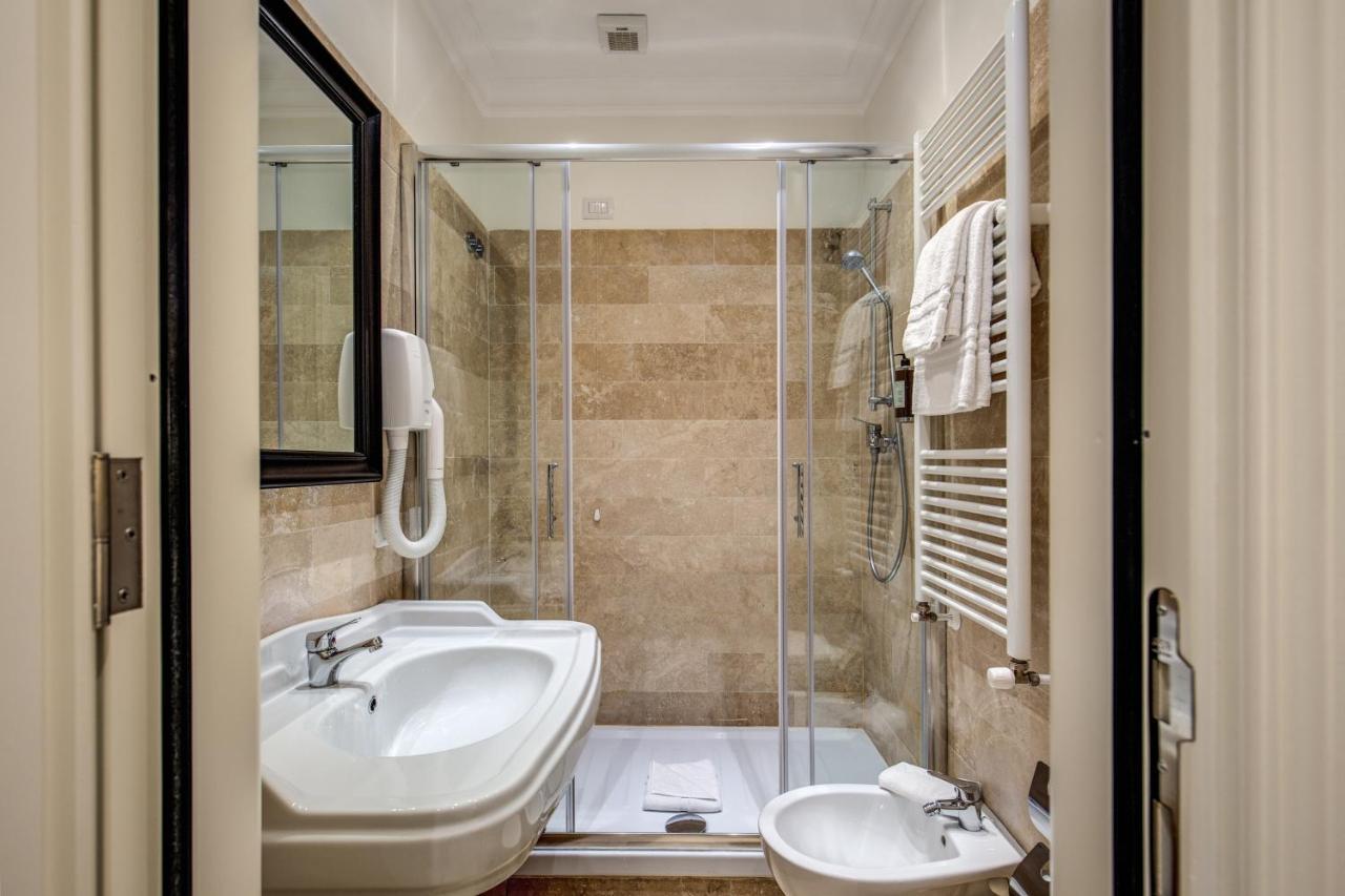 Suite with Spa Bath,752174942:JPEG