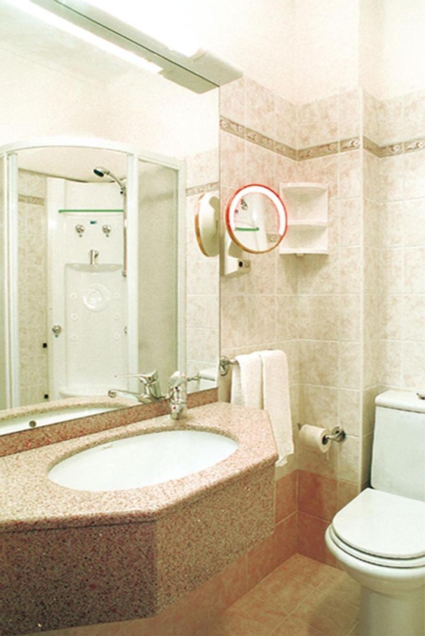 Suite (3 Adults) with Partial Sea View and Balcony,1589465466:JPEG