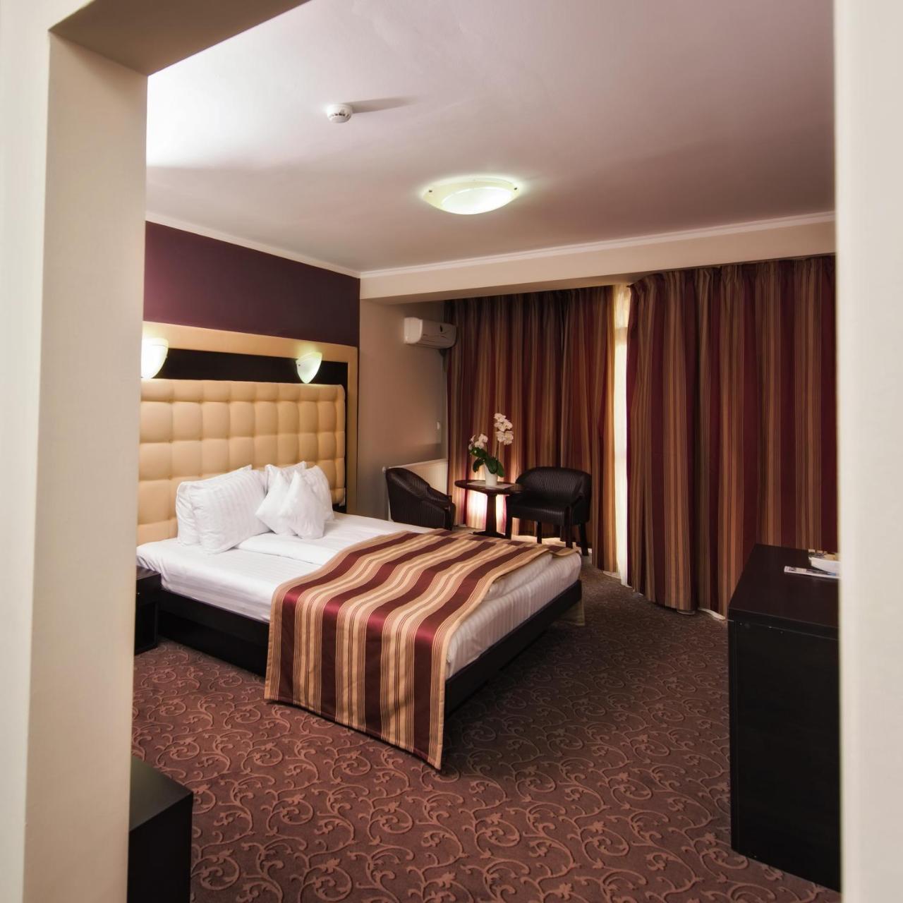 Business Double Room,759092521:JPEG