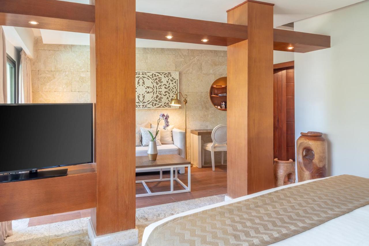 Suite Junior con 1 cama extragrande, balcón y vistas al jardín - Zona del castillo