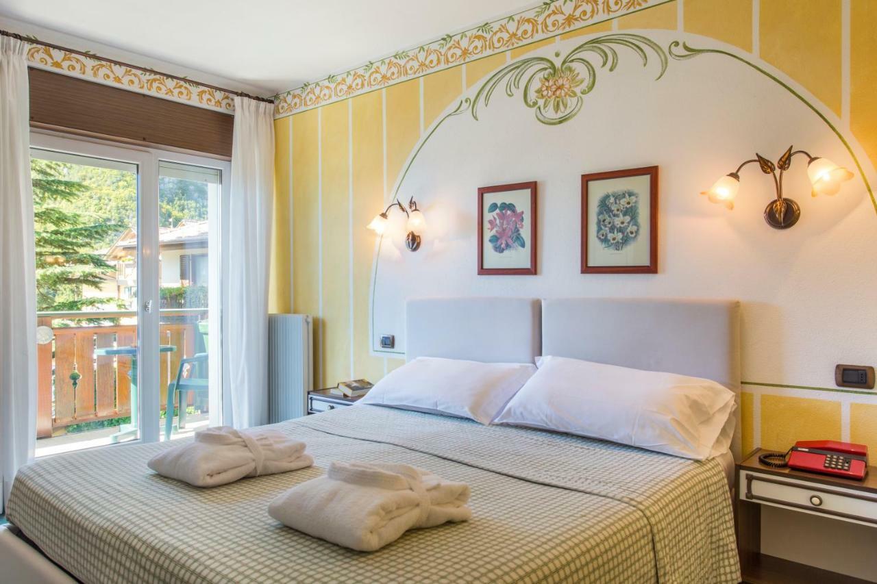 Double or Twin Room with Lake View,1584470923:JPEG