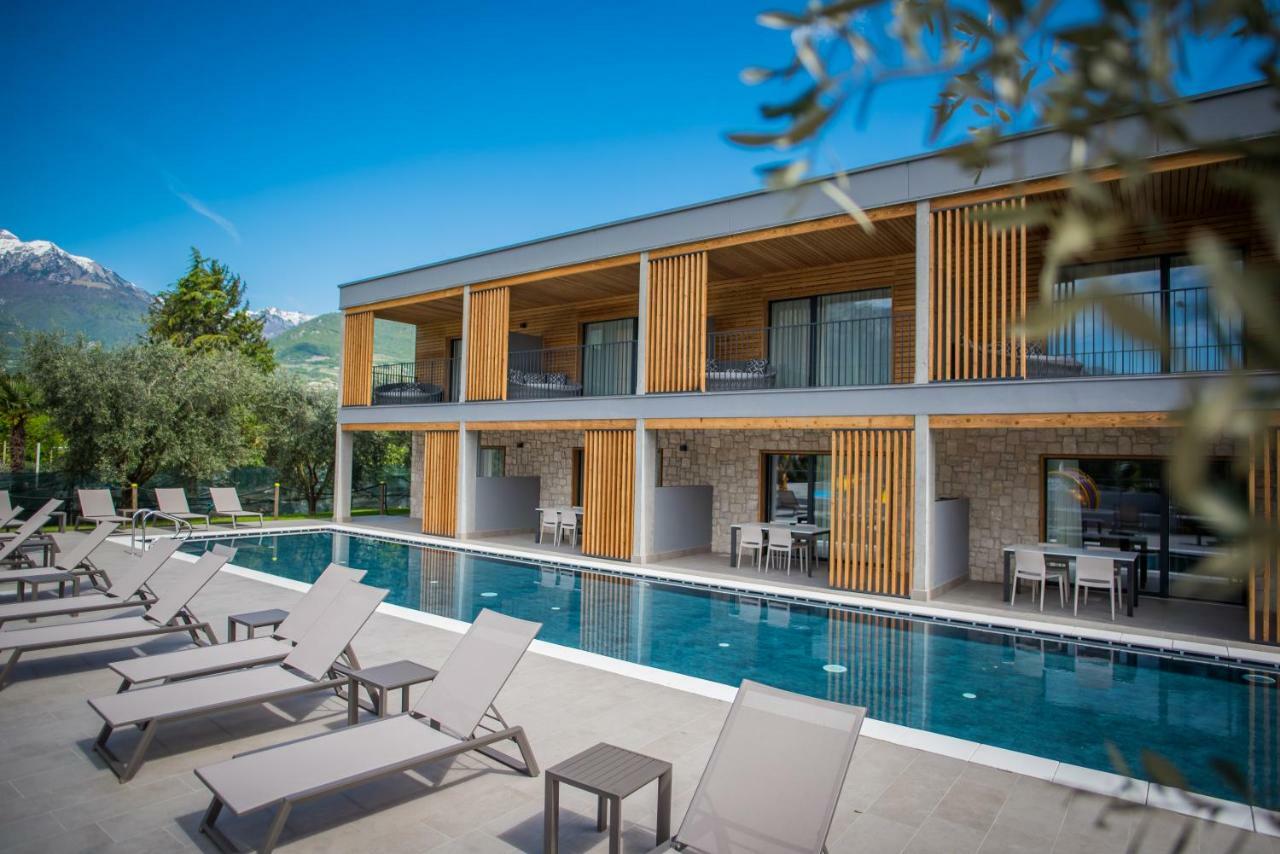 Villa With Pool,799554492:JPEG