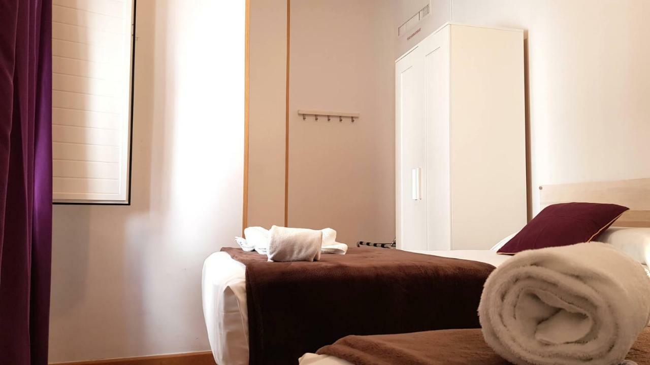 Twin Room with Shared Bathroom and Private Shower,817892783:JPEG