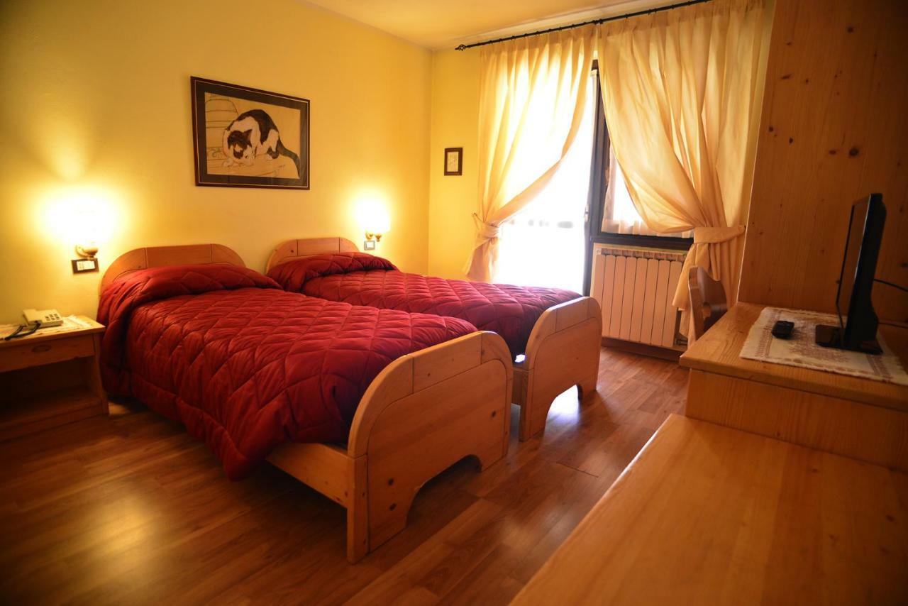 Camera Matrimoniale/Doppia con Letti Singoli con Bagno