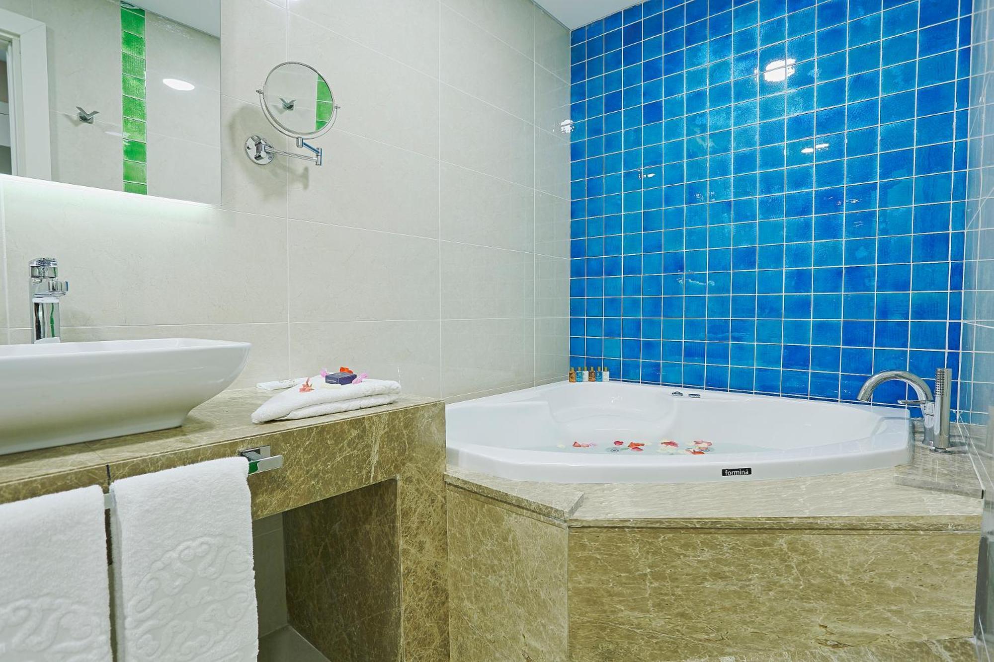 Deluxe Suite with Spa Bath,1601707436:JPEG