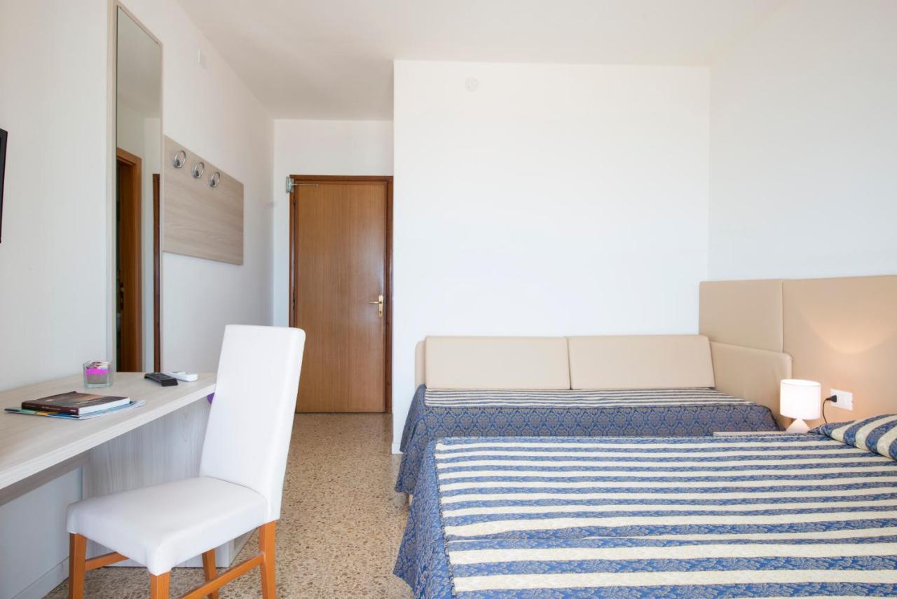Family Room (2 Adults + 2 Children) with Balcony and Sea View,943187533:JPEG
