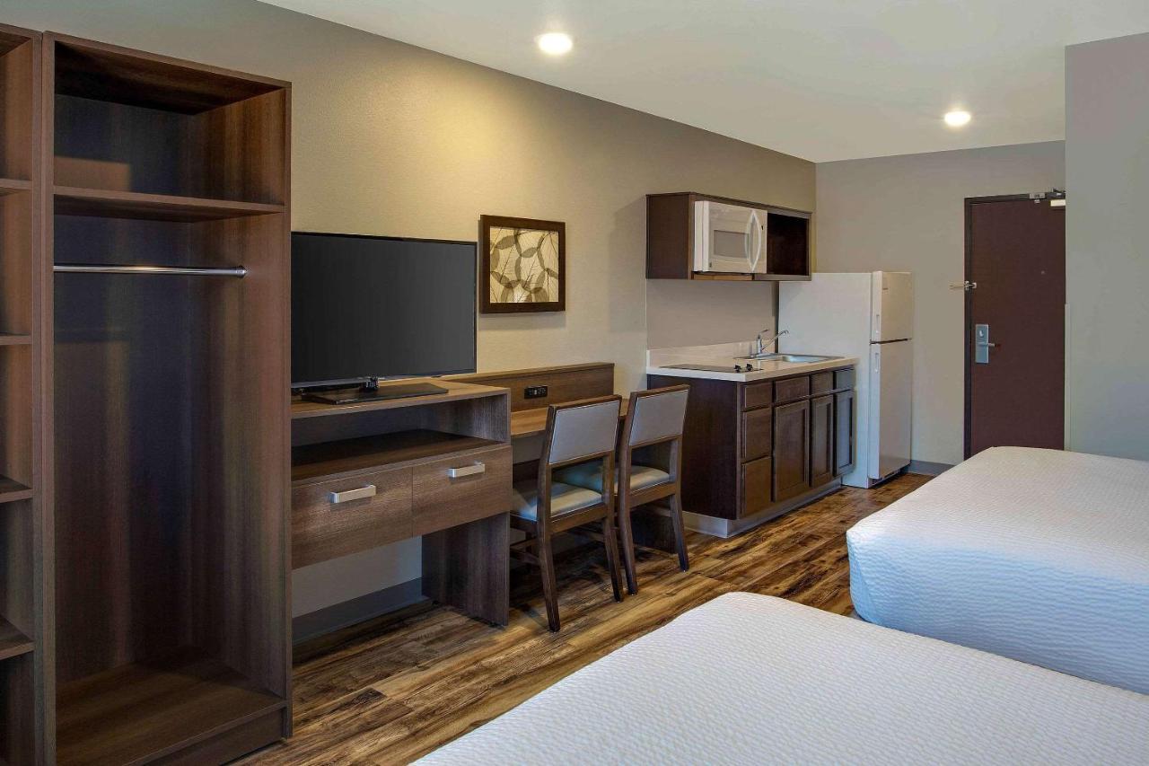 Queen Room with Roll-In Shower - Disability Access/Non-Smoking,957592264:JPEG