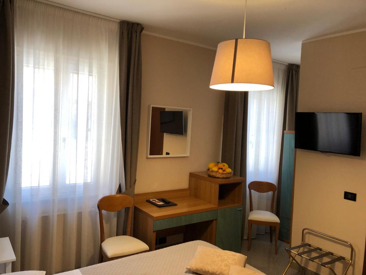 Doppel- oder Zweibettzimmer