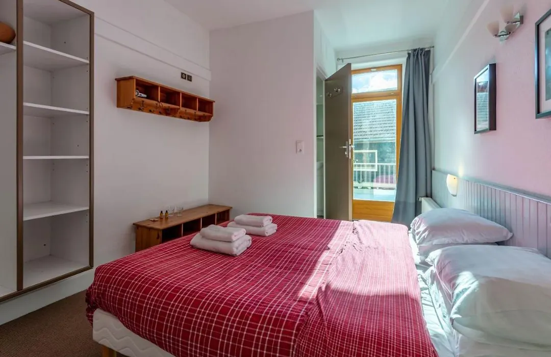 Hotel Les Aravis-1