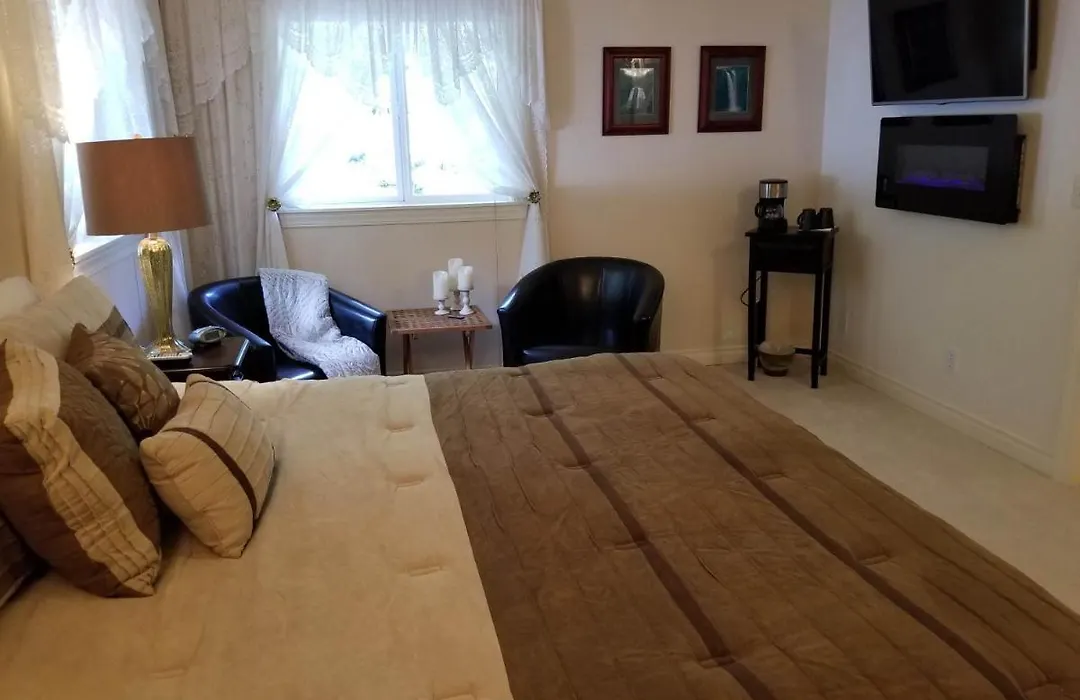 Fox Den Bed & Breakfast-1