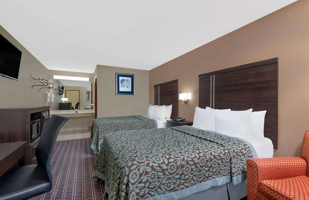 Days Inn By Wyndham Maumee/Toledo-1