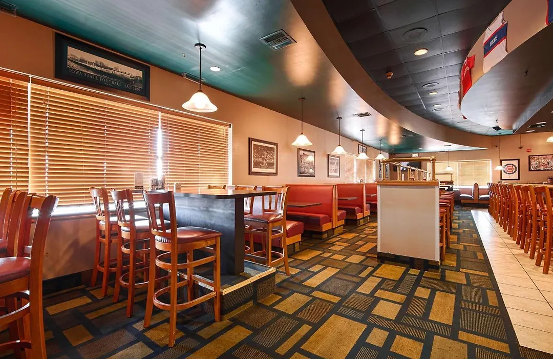 Rock Island Inn & Suites Marshalltown-1