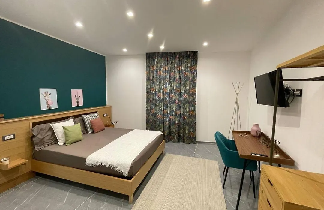 Aurora Luxury Rooms Affittacamere-1