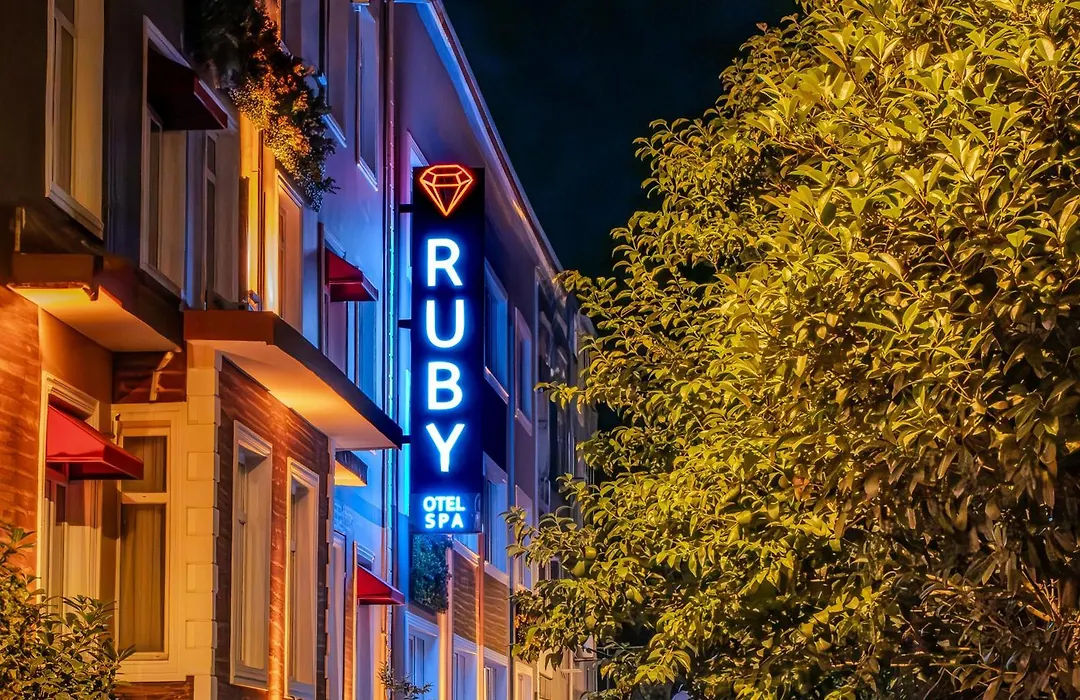 Ruby Hotel-1