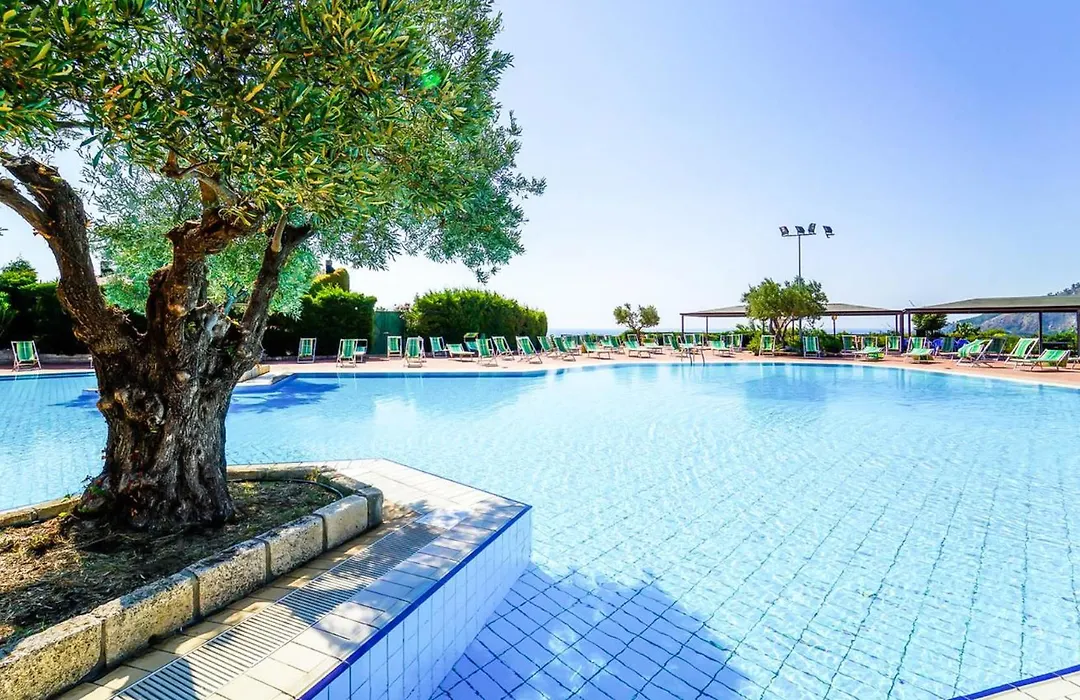 Villaggio Porto Rhoca-1