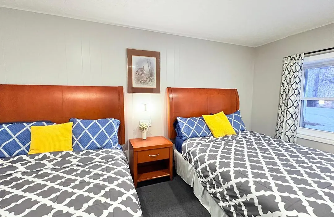 Yellow Pillow Inn-1