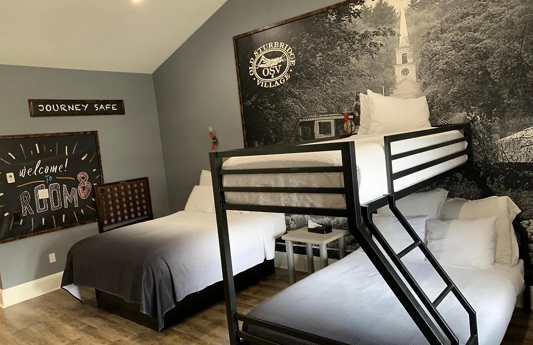 Super 8 By Wyndham Sturbridge-1