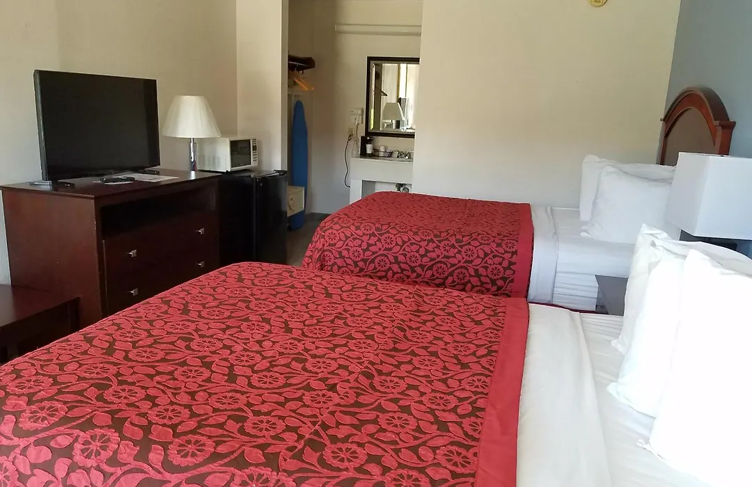 Days Inn By Wyndham Richmond-1