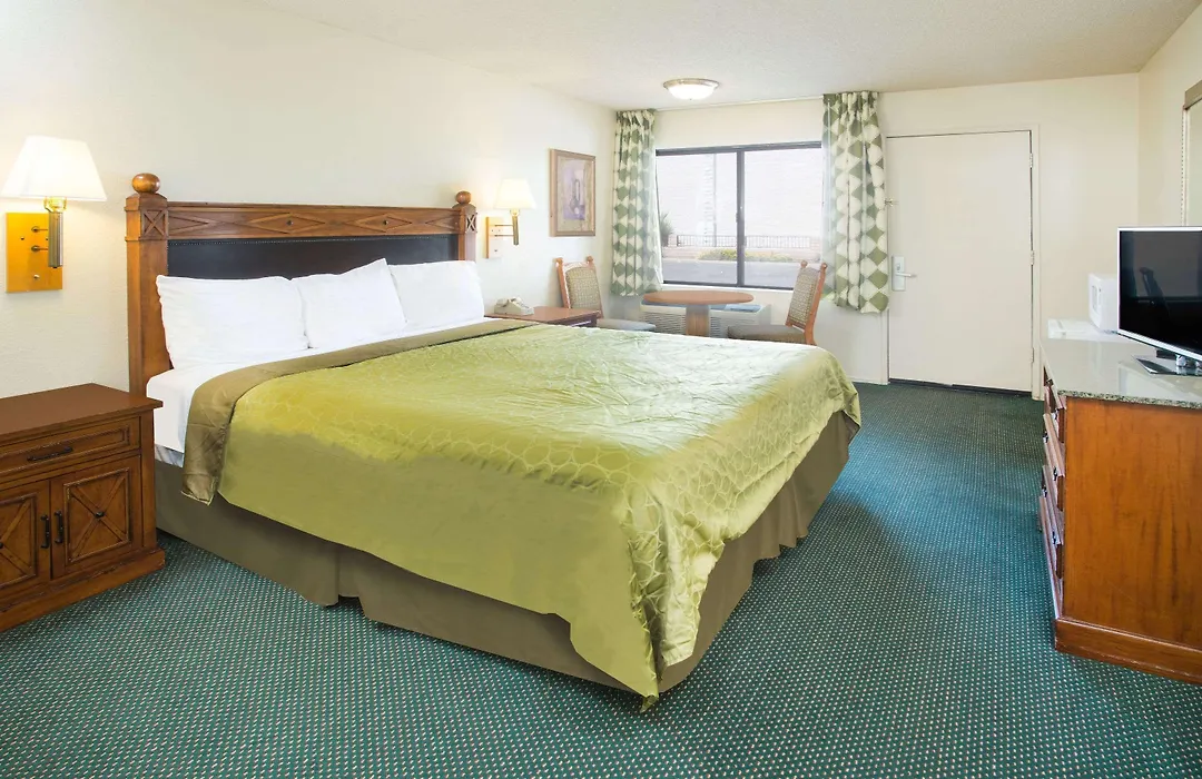 Travelodge By Wyndham Indio-1