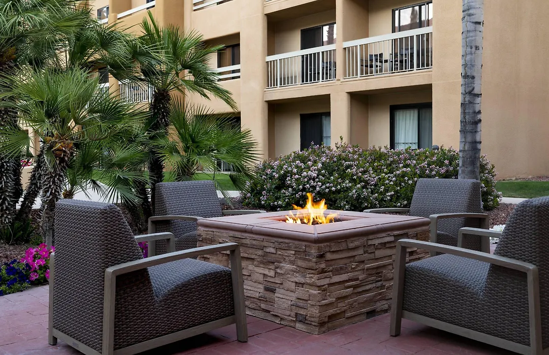Courtyard By Marriott Palm Springs-1