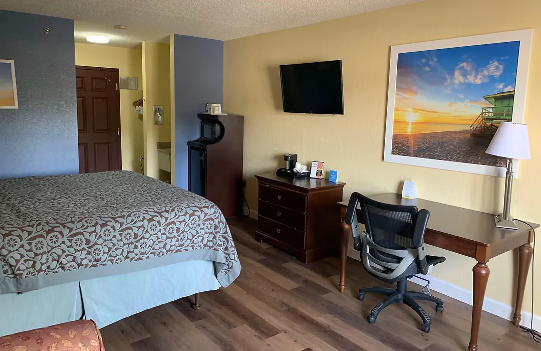 Days Inn By Wyndham Sarasota I-75-1