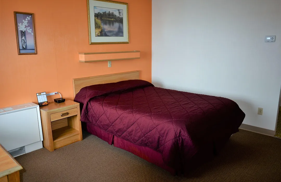 Budget Host Inn - Iron Mountain-1