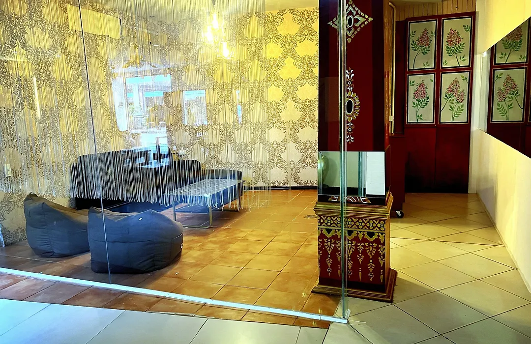 Silver Resortel-1