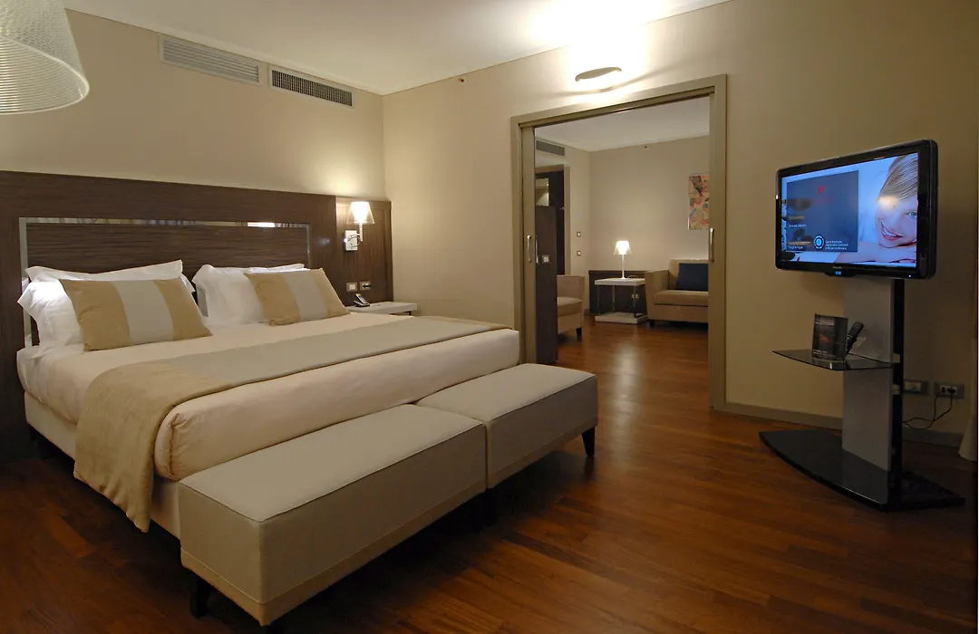 Ramada Plaza By Wyndham Milano-1