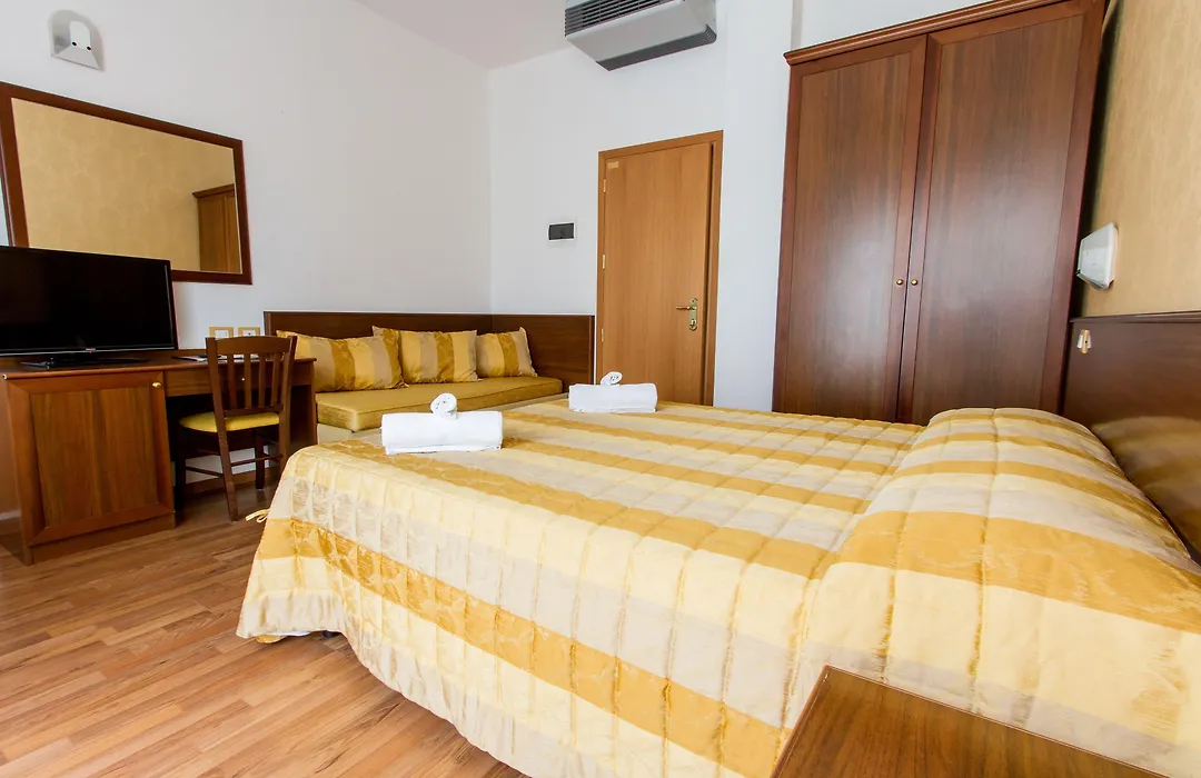 Hotel Monica-1