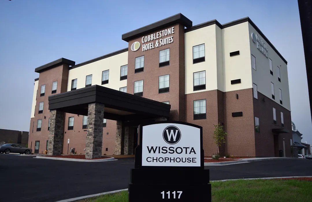 Cobblestone Hotel & Suites - Stevens Point-1