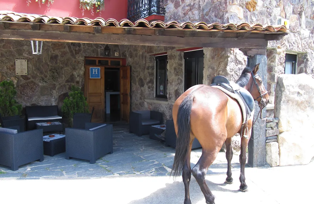 Hostal Las Cavenes Del Cabaco-1