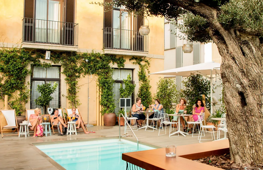 Hotel Oasis-1