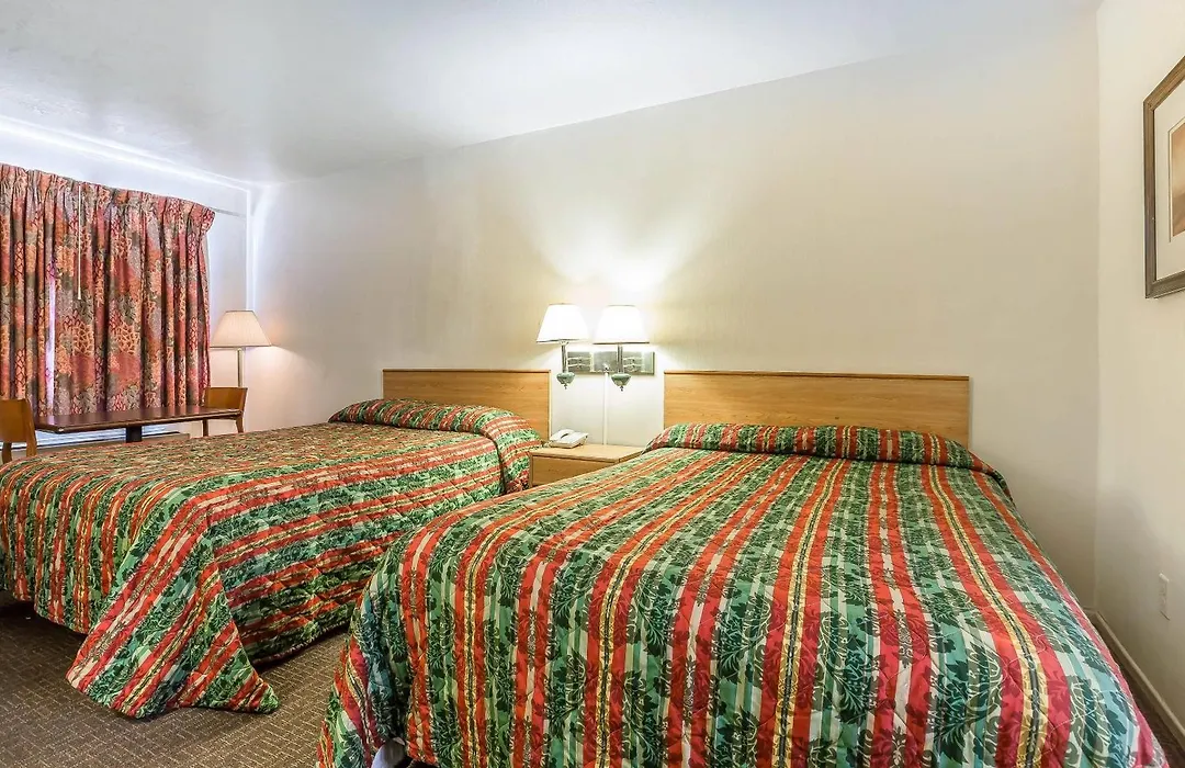 Rodeway Inn Magic Mountain Area-1