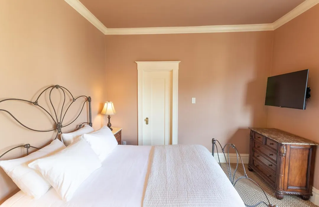 Nob Hill Inn-1