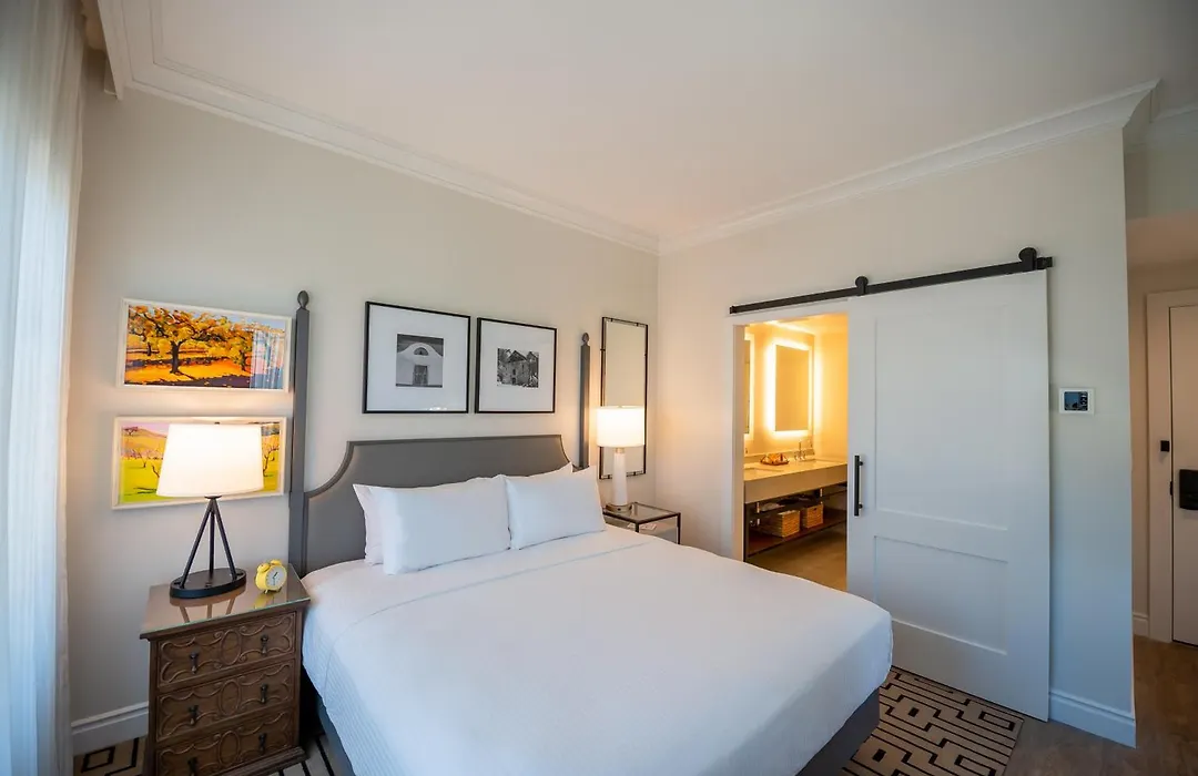 Hotel E-1
