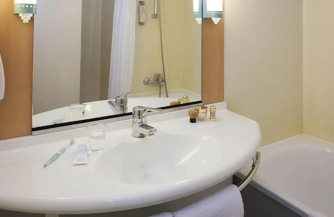 Ibis Paris Pantin Eglise-1