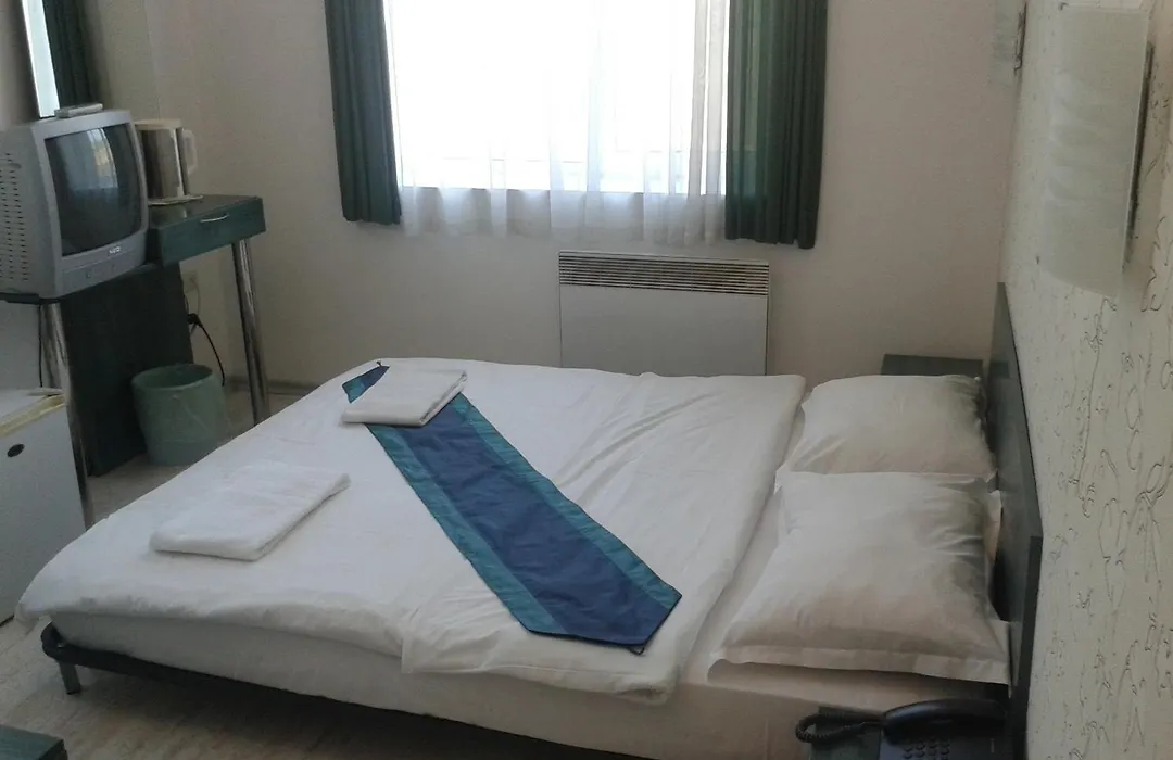 Scotty'S Boutique Hotel-1