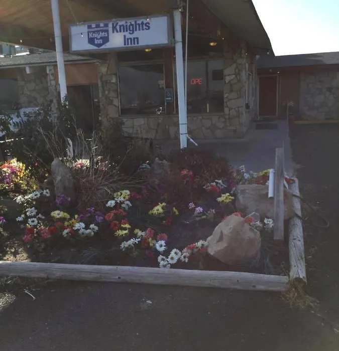 Knights Inn Boardman-1