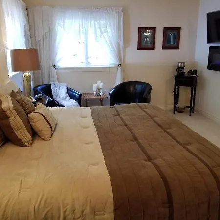 Fox Den Bed & Breakfast-3