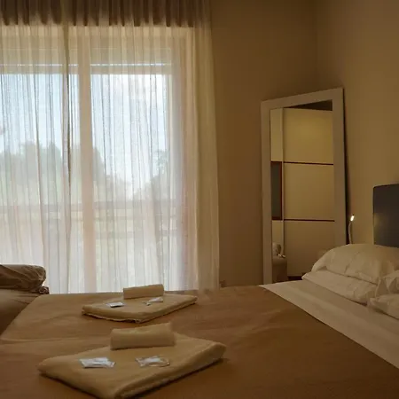 Avenue Rooms-2