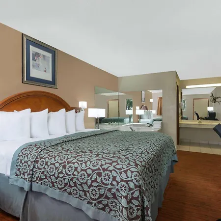 Days Inn By Wyndham Maumee/Toledo-3